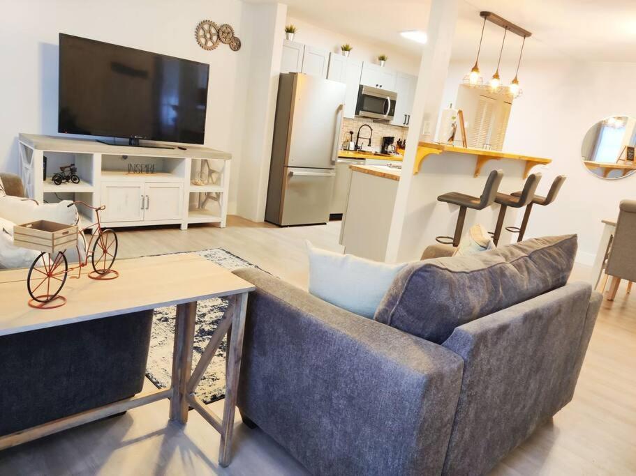 Venice Beach Within 5 Min Drive, Near The Tennis Courts And Park, Sleeps 5 노코미스 외부 사진